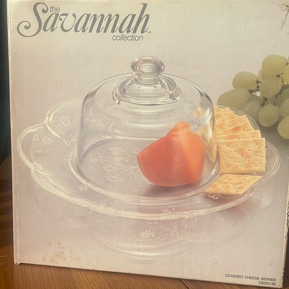 Covered cheese server